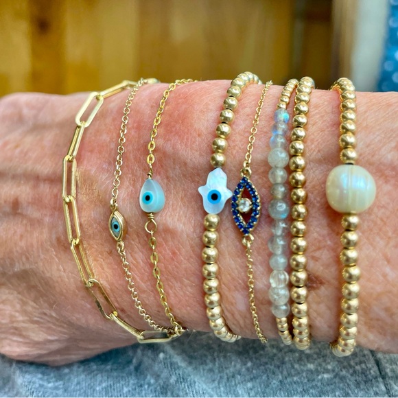 Hamsa Handmade 14k gold filled stretch mother of pearl Hamsa bracelet - Picture 3 of 12